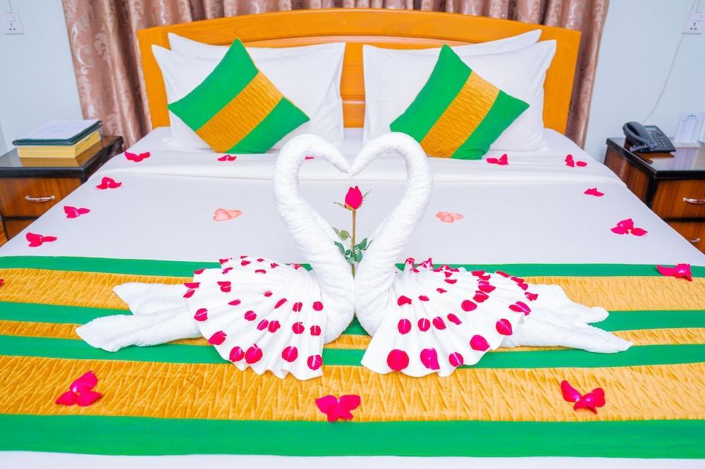 Great Feel Hotel Янгон Экстерьер фото