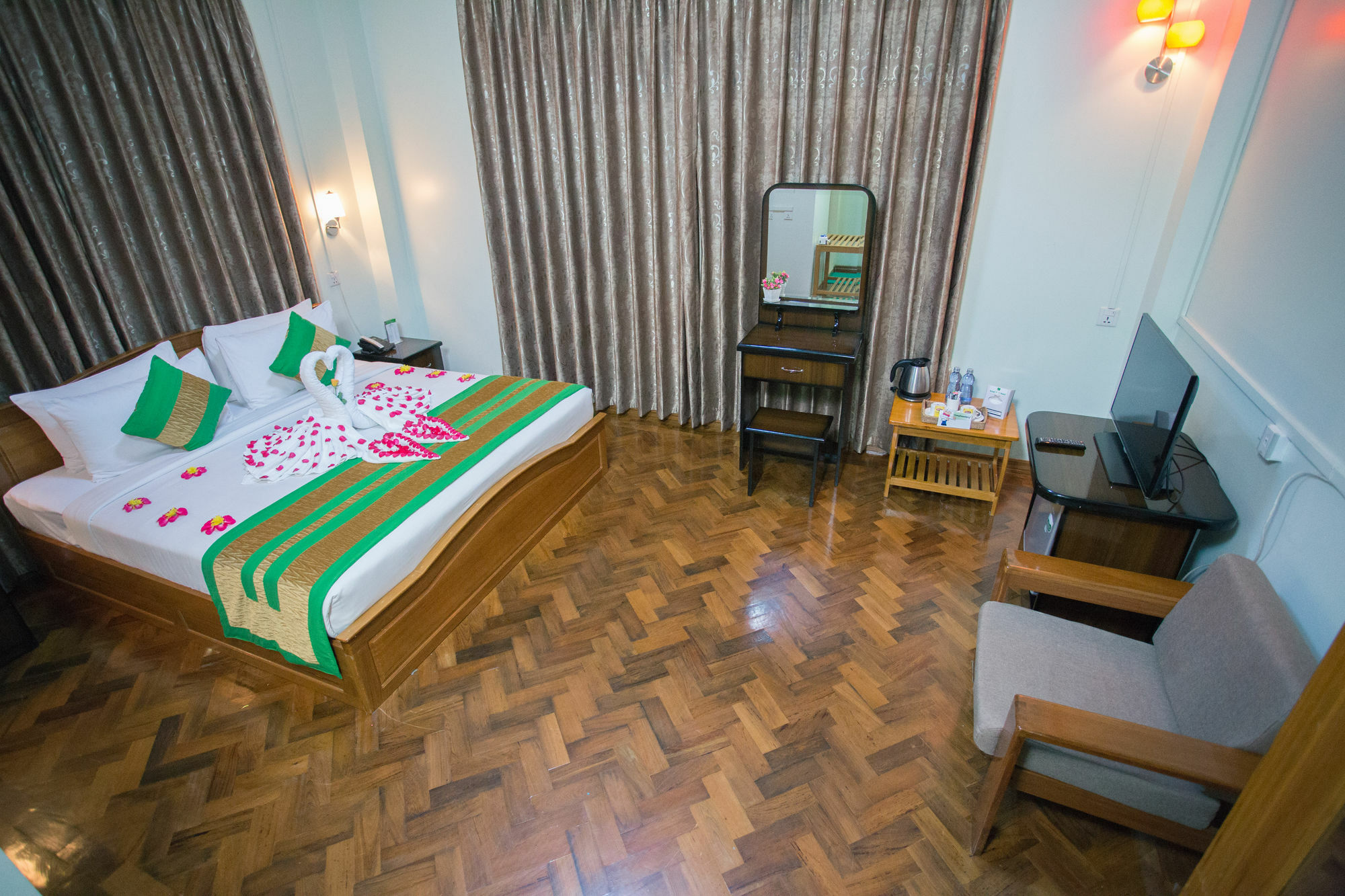 Great Feel Hotel Янгон Экстерьер фото